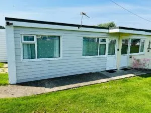 2 Bedroom Chalet SB113, Sandown Bay, Isle of Wight - Brading