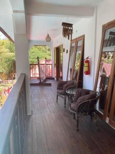 Phòng Deluxe Giường Đôi/2 Giường Đơn Nhìn Ra Hồ Bơi (Deluxe Double or Twin Room with Pool View)