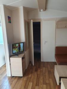 Campings Mobil-home ( depaysement total a 40 km de paris ) : photos des chambres