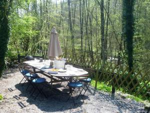 Maisons de vacances Les Glycines Gite - beautiful,peaceful location with Pool ( shared) and lots of things to see and do in the area. : photos des chambres