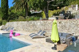 Maisons de vacances Provencal Villa with Stunning Views of the Sea and Mountains : photos des chambres