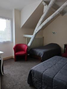 Hotels Hotel du Puy d'Alon : Chambre Triple - Vue sur Ville