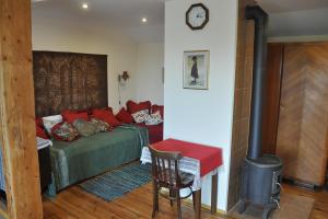 Cozy Mansard Condo, enjoy both - beach and center