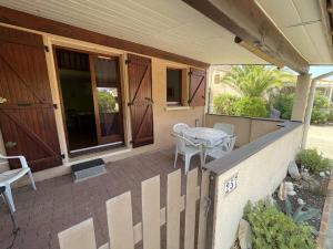 Charmant pavillon 2 pièces + mezzanine, 5 couchages, proche plage, terrasse, parking, animaux admis - FR-1-106-93