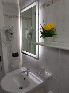 Vierbettzimmer mit eigenem Bad