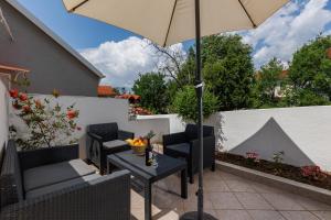 Charming studio with hot tube, terrace, barbecue and garden 