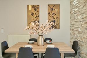 Luxurious house near the sea