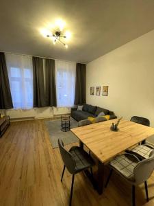 LUCKY STAYS LS04 - Vollausstattung - Zentrum - Aufzug - große Küche - 2 Zimmer - Smart-TV