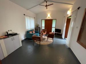 Cheerful 2-Bedroom Villa with Private Plunge Pool, Candolim, Goa