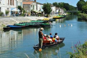 Maisons de vacances Les Petites Pierres- rural + wifi,pool(shared),games field : photos des chambres