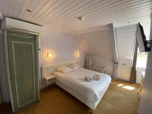 Hotels Hotel Le Roncevaux : photos des chambres