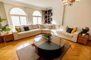 Modern Luxe Oak Orchid 3BR Apt W-Free WiFi &Parking