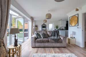 Luxuriously appointed 3 bedroom cottage off road parking for 3 vehicles dogs welcome by prior arrangement only 3 church cottages Alfrick close to Malvern and Worcester and Shelsley Walsh in a lovely village close to M5 Dogs welcome