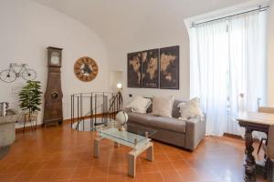 Home dElite Trevi Fountain