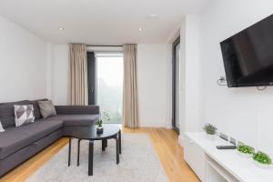 Portobello Apt with Floor-to-Ceiling Views