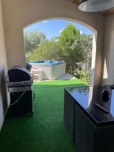 Villa dans le Gard située entre Nîmes, Alès et Uzès avec piscine et spa jacuzzi