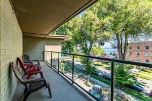 Water View, Best Area, 2 Bedrooms, WD, Jacuzzi Bath, New Carpet, Balcony, View, 825sf