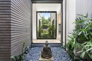 Modern Architectural Oasis in Menlo Park - Woodside