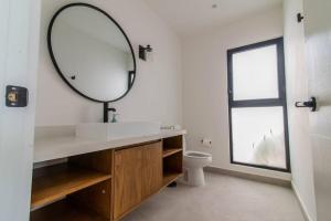 Beautiful 4BR, Up to 8 Guests, Private Pool, 10 min to Beach