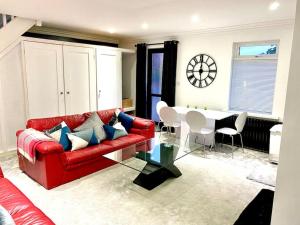 The Lodge Annex - immaculate coastal property