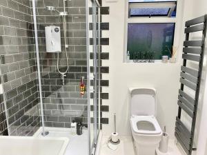 The Lodge Annex - immaculate coastal property