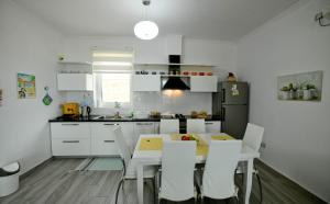 Vila Rina at Aquamarine Residence