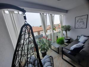 Enjoy Pula - new apt with terrace and FREE parking garage