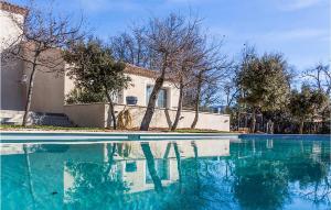 Maisons de vacances Beautiful home in Saint-Saturnin-ls-Apt with Outdoor swimming pool, WiFi and 1 Bedrooms : Maison de Vacances 1 Chambre