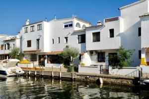 House on a canal with a mooring of 7,5 m