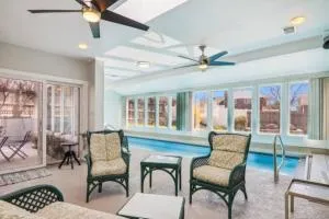 3 bedroom w indoor pool hotub - Silver Spring