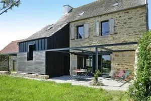 Comfortable country villa, near coast, Plougasnou - Locquénolé