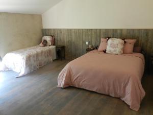 Maisons d'hotes Manoir des Barrayrous : Chambre Triple - Vue sur Jardin