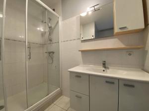 Appartements Appartement Perros-Guirec, 3 pieces, 4 personnes - FR-1-368-390 : photos des chambres