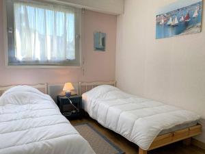 Appartements Appartement Perros-Guirec, 3 pieces, 4 personnes - FR-1-368-390 : photos des chambres