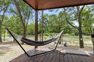 Summer Break, Modern Riverfront, Starlink, Hot Tub