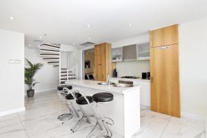 Belle Escapes - Glenelg Skyline Penthouse