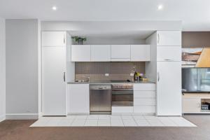 Belle Escapes - Glenelg Shores Apartment