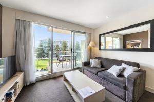 Belle Escapes - Seacrets at Glenelg