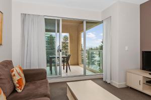 Belle Escapes - Glenelg Seaside Apartment