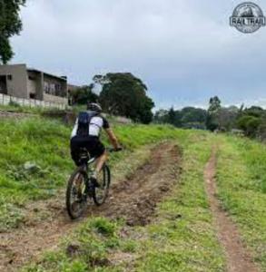 Lovely 1 Queen bed, 1 Sleeper couch Self-catering cottage