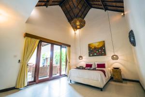 Villa CRIS - Heart of LEGIAN 3 Bedrooms, 3 Bathrooms