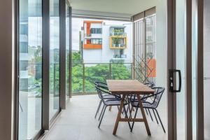 Brand New Riverside Designer 2BD apartment at West End