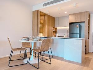 Brand New Riverside Designer 2BD apartment at West End