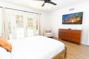 Modern Luxury in Bonita - 2655sqft with Infinity Pool