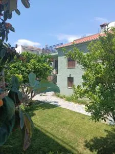 Betty's Garden House - Áyios Athanásios