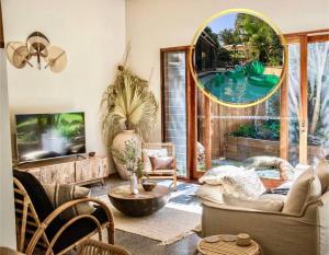 Beach Jungle - Pet-Friendly Hot Tub, Firepit & Pool in Beachside Hideaway