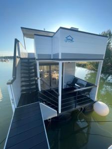 Floating sea house - PULA 1