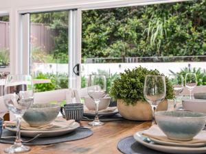 Luxury Hilltop Brand-New 5BD Holiday Home