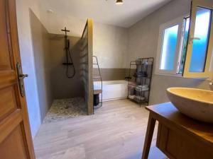 Sejours chez l'habitant Avantime : Chambre Double - Vue sur Jardin