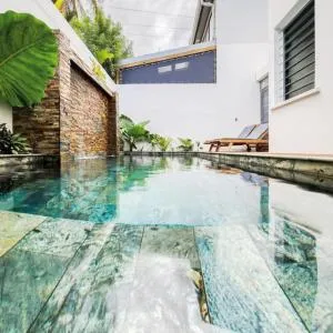 Villa 5 étoiles avec Piscine Chauffée et Jacuzzi SAINT GILLES LES BAINS - Dodoterla - 圣勒